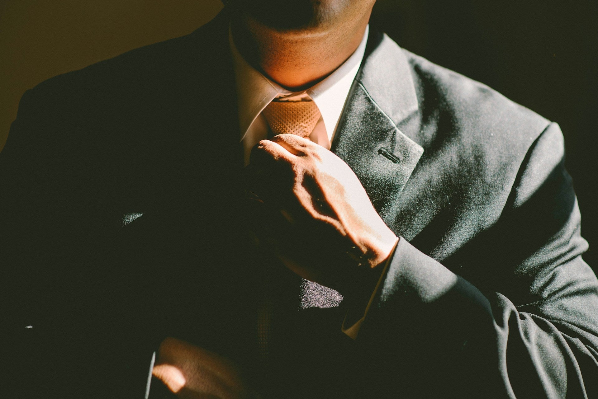 When to Wear a Suit: The Modern Guide to Dress Codes